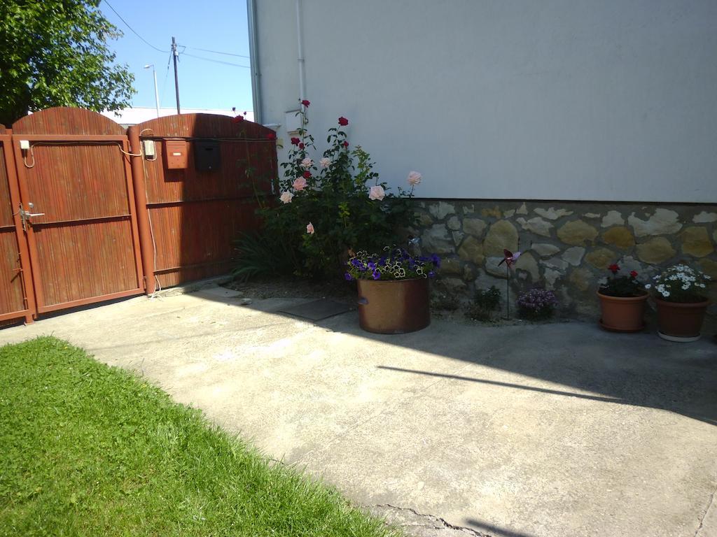 Budai Vam Apartmanhaz Pécs Zewnętrze zdjęcie